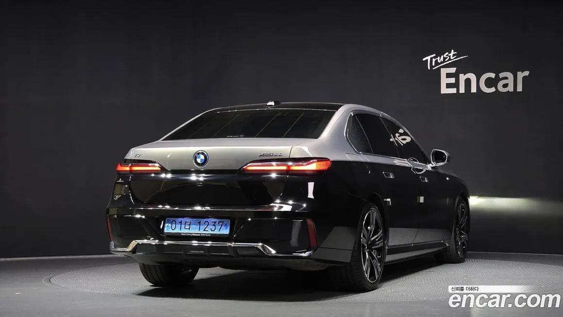 BMW i7 — фото 2