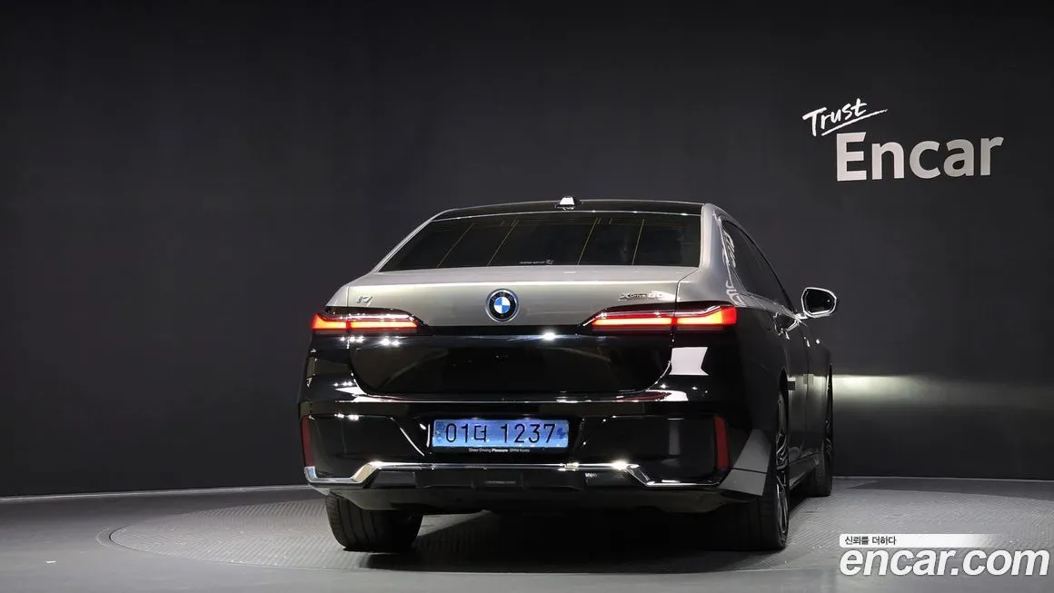 BMW i7 — фото 4