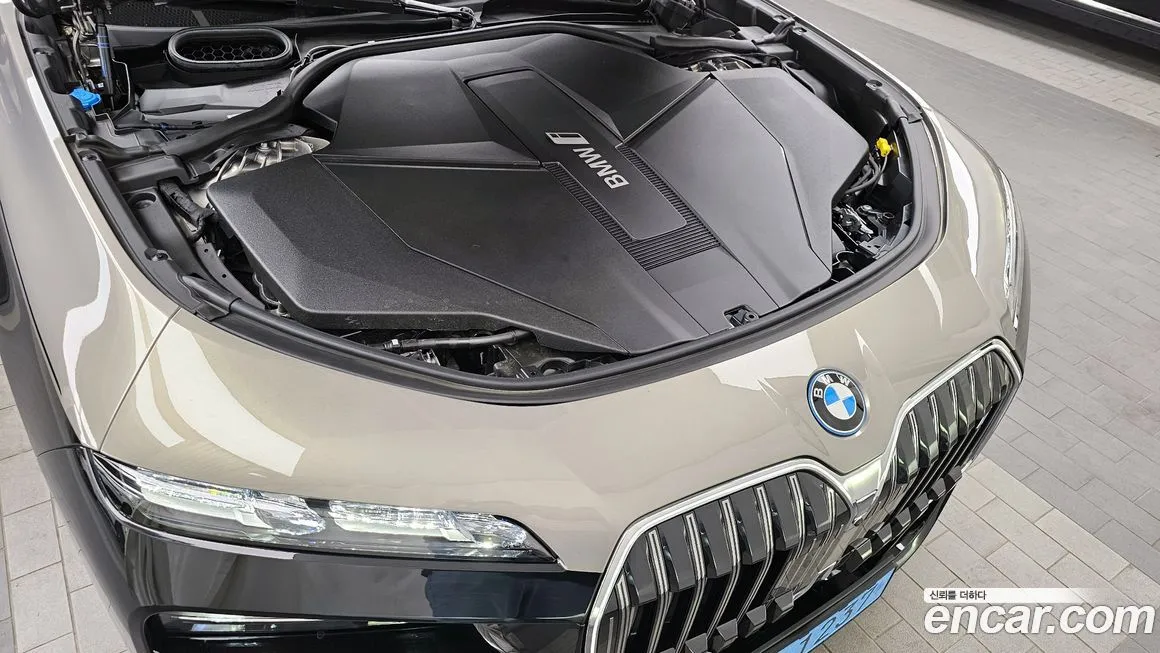 BMW i7 — фото 6