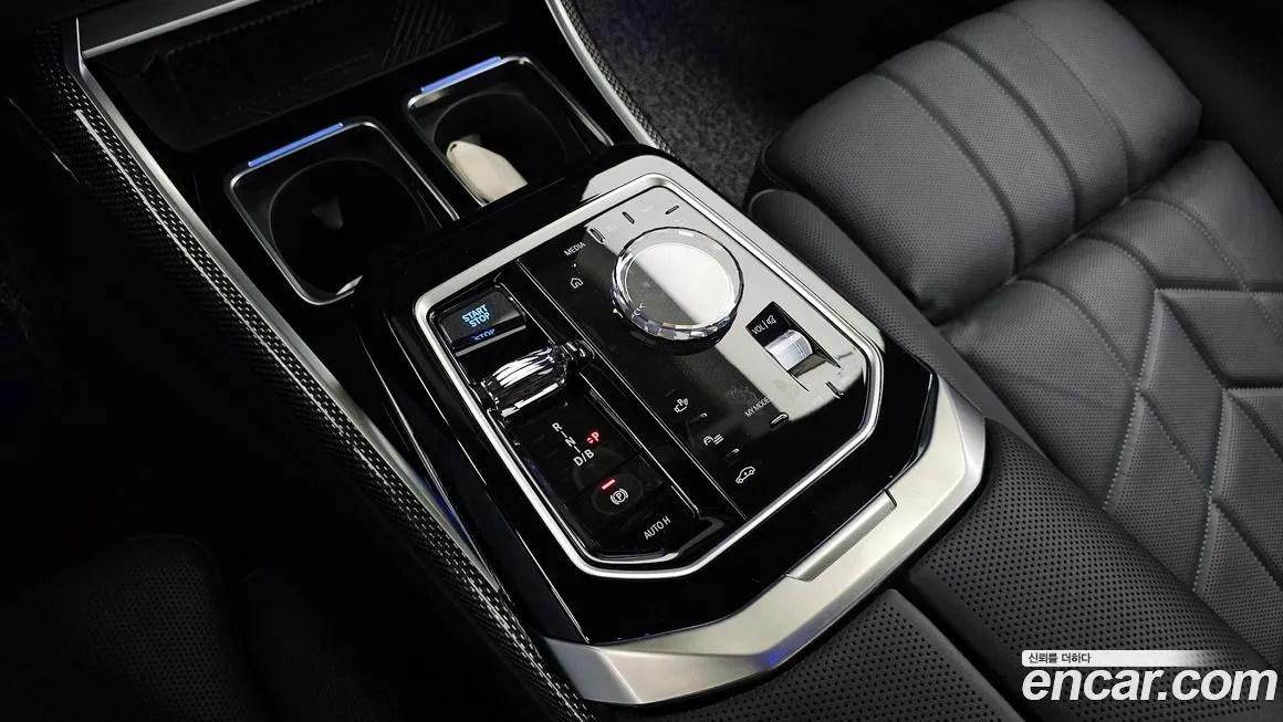 BMW i7 — фото 9
