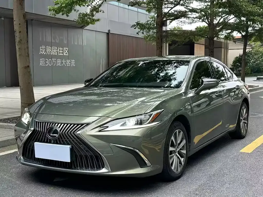 Lexus ES — фото 1
