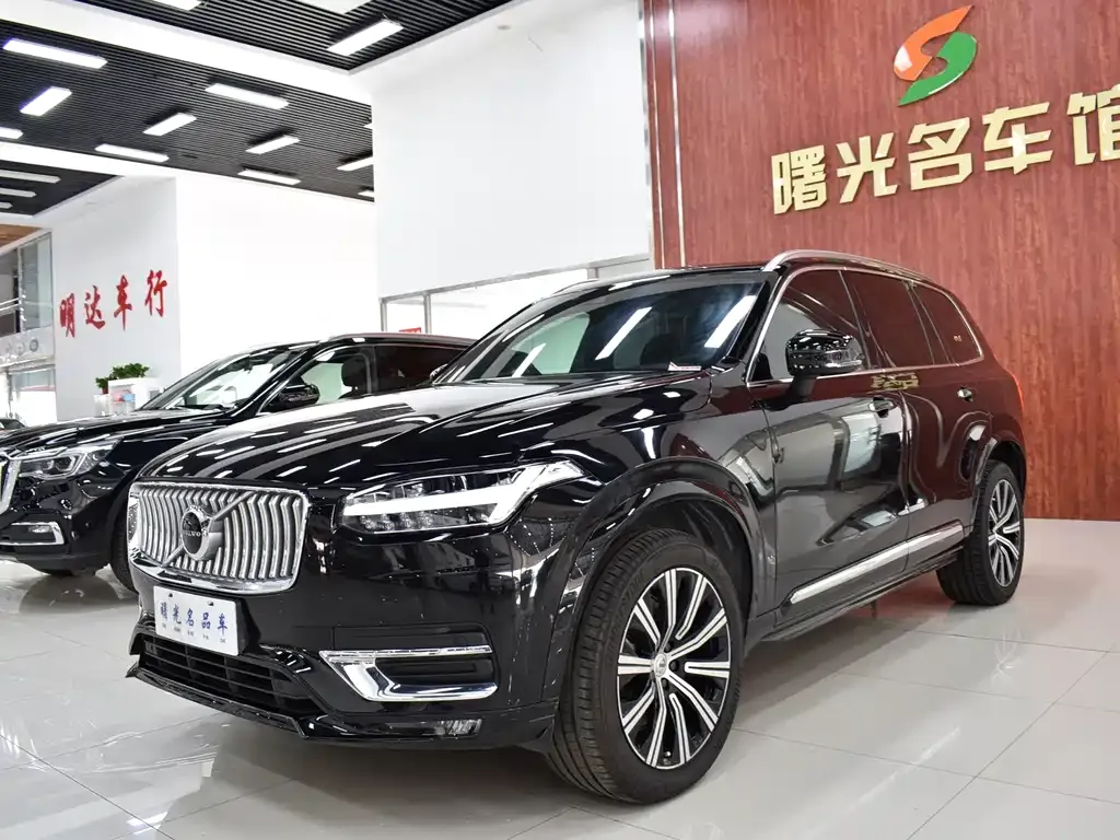 Volvo XC90 — фото 1