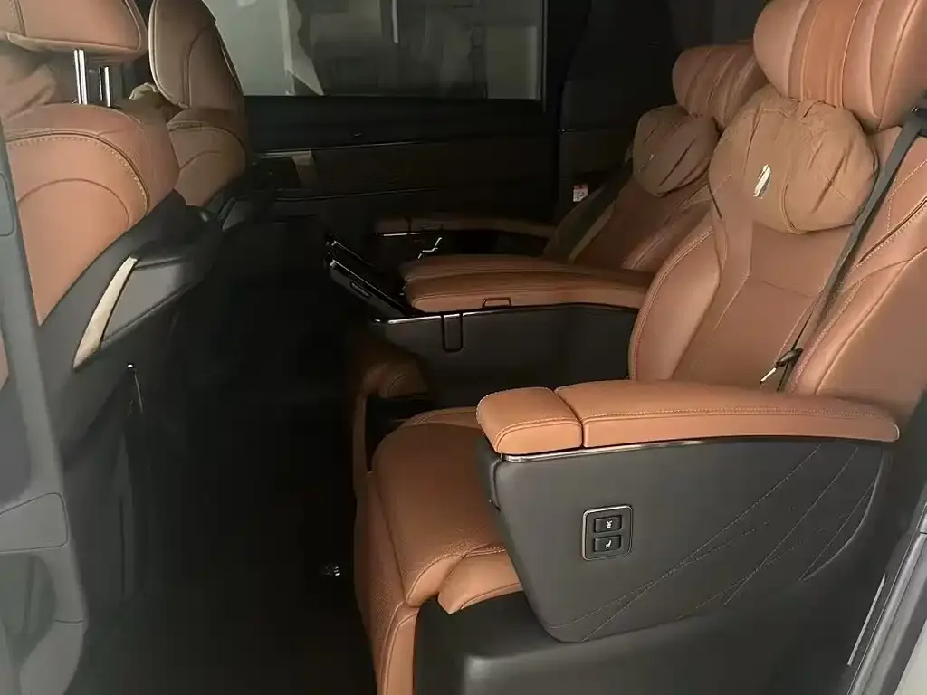 Toyota Alphard — фото 2