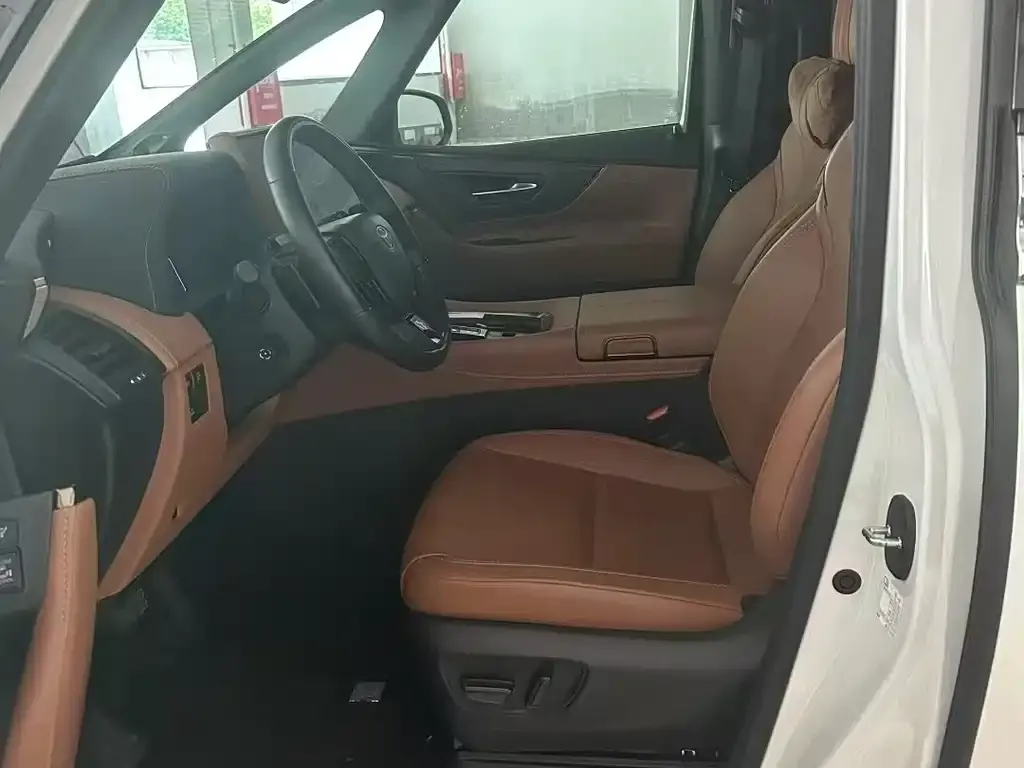 Toyota Alphard — фото 3