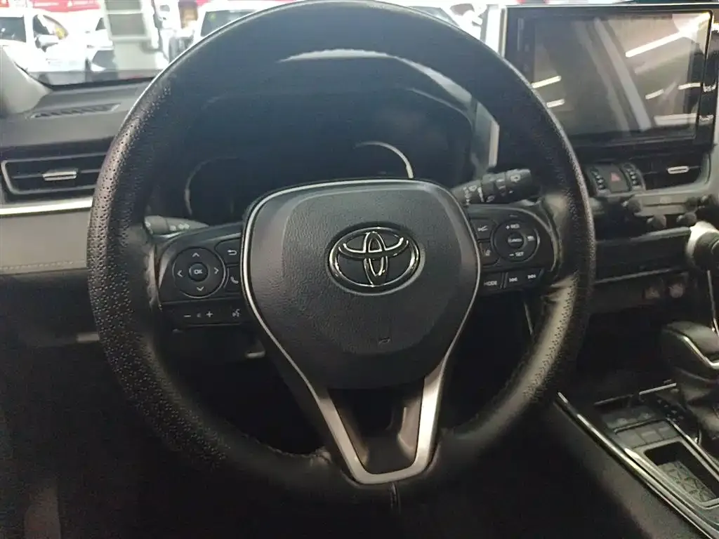 Toyota RAV4 — фото 3