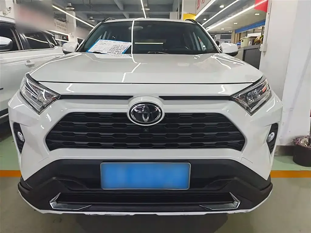 Toyota RAV4 — фото 6