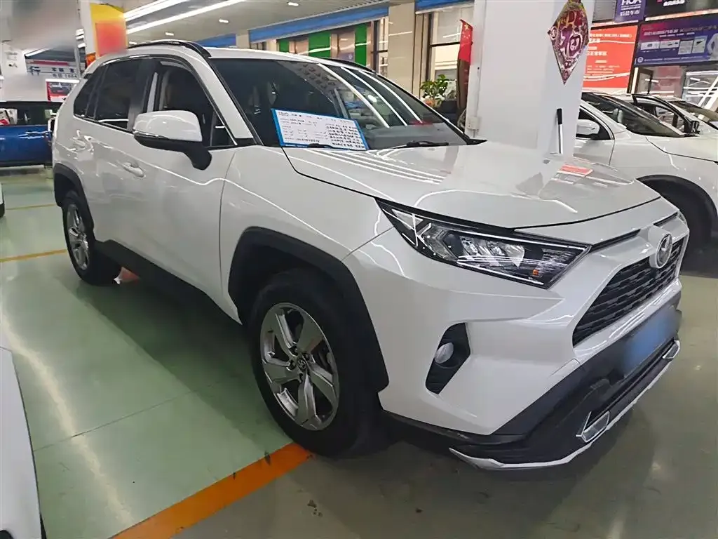 Toyota RAV4 — фото 7