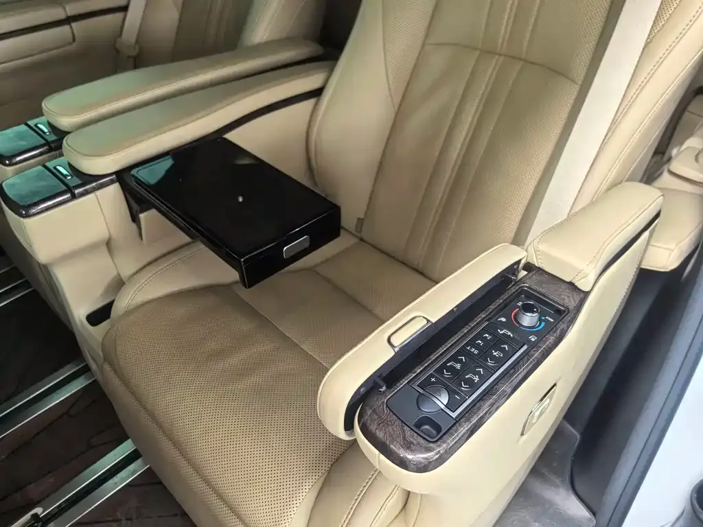 Toyota Alphard — фото 10