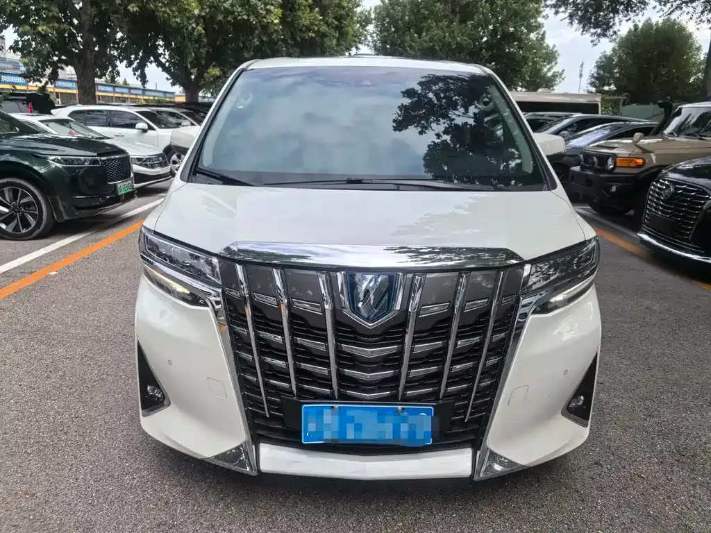 Toyota Alphard — фото 2