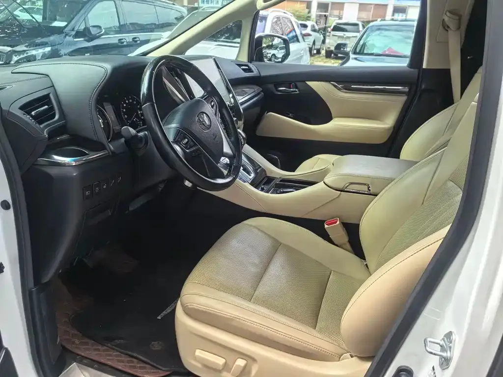 Toyota Alphard — фото 5