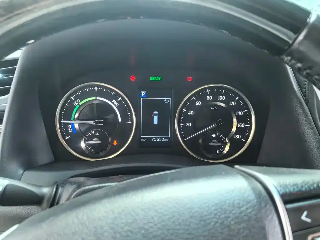 Toyota Alphard — фото 6