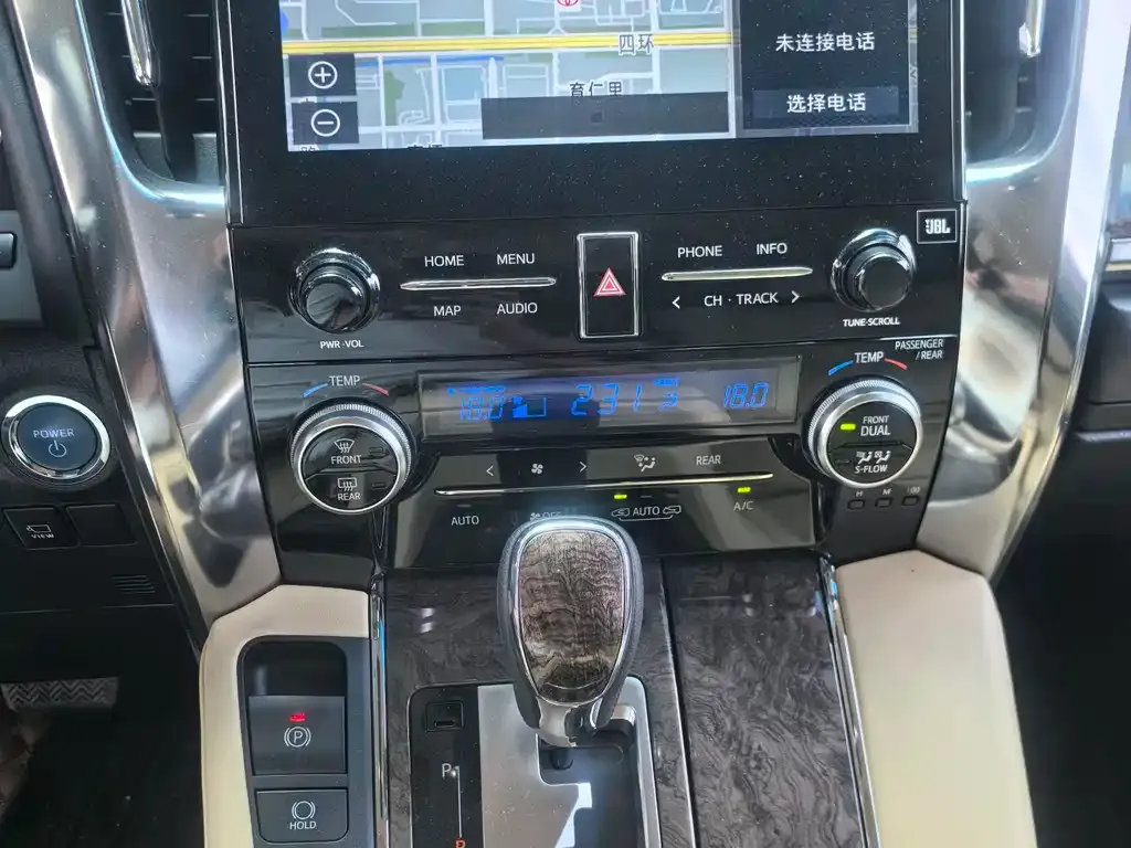 Toyota Alphard — фото 7