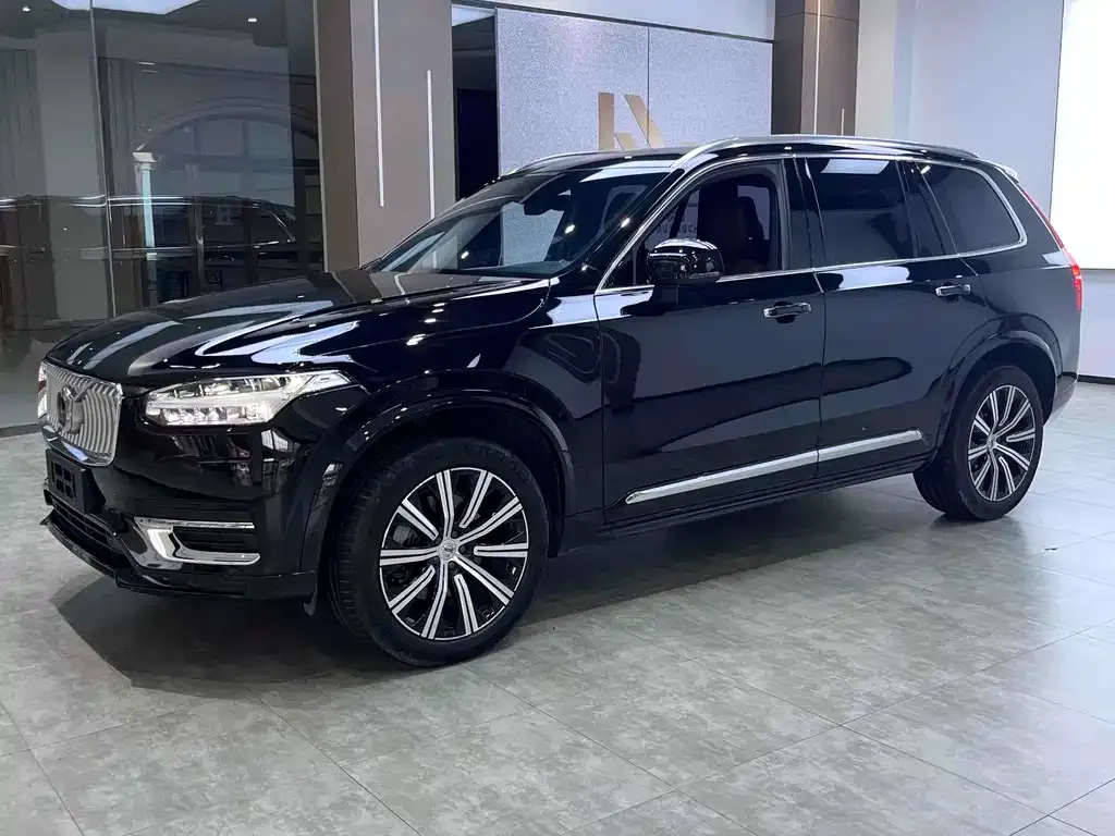 Volvo XC90 — фото 1