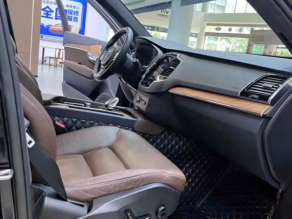 Volvo XC90 — фото 10