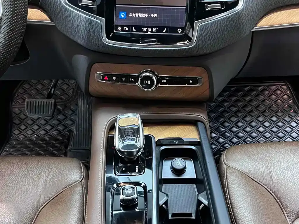 Volvo XC90 — фото 7