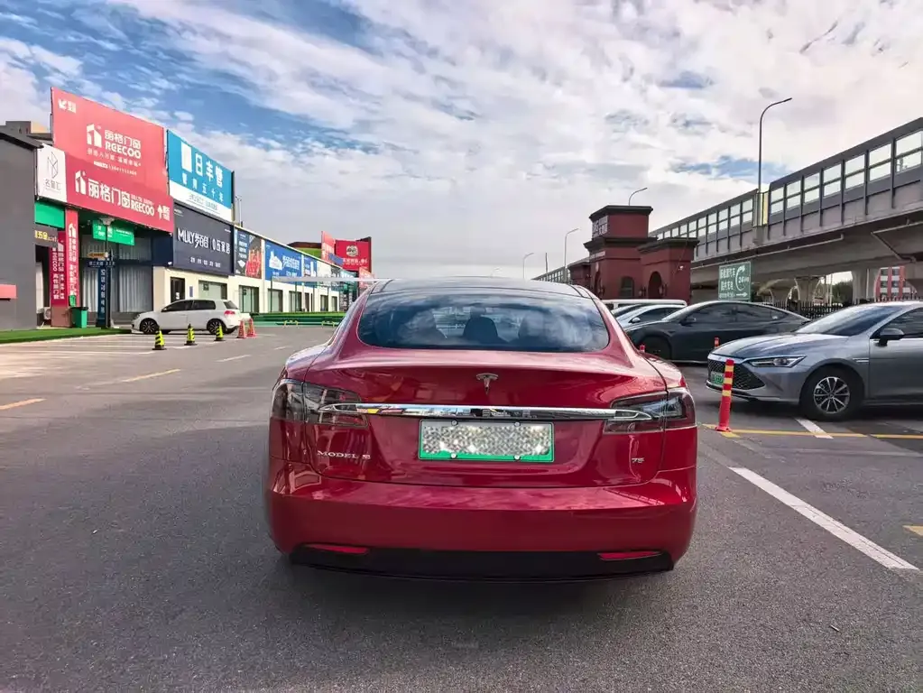 Tesla Model S — фото 4