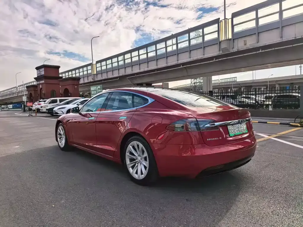 Tesla Model S — фото 5