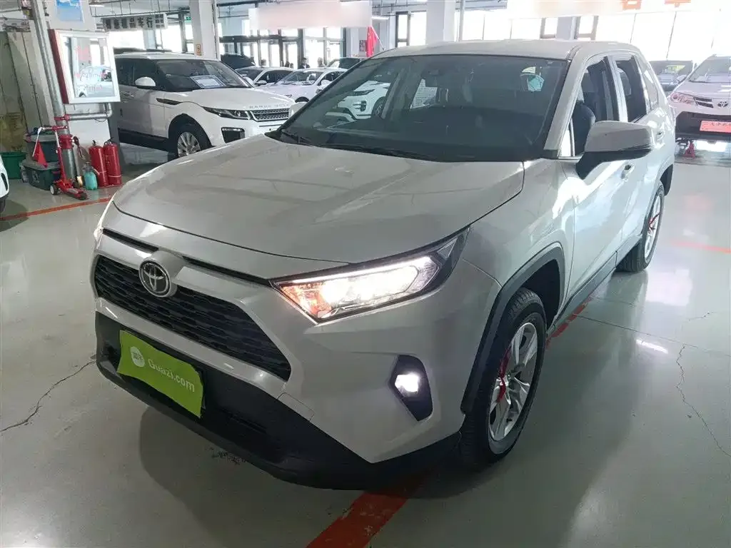 Toyota RAV4 — фото 2