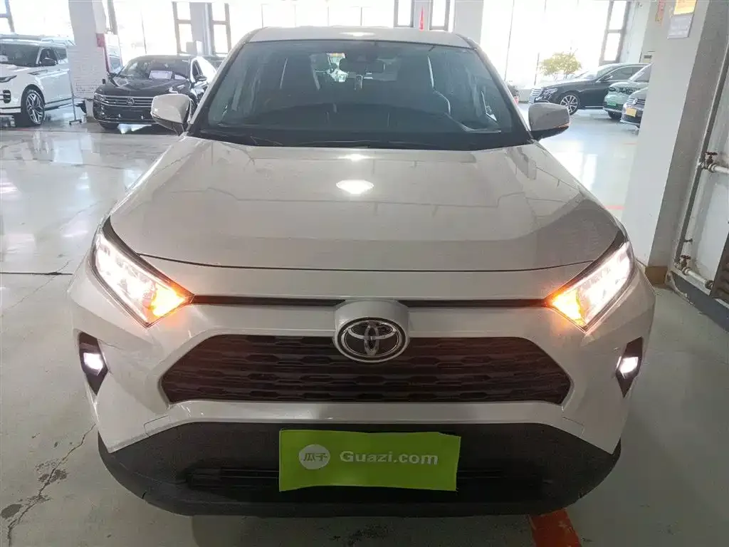 Toyota RAV4 — фото 3