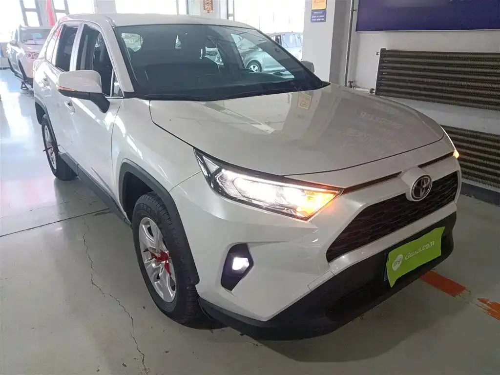 Toyota RAV4 — фото 4