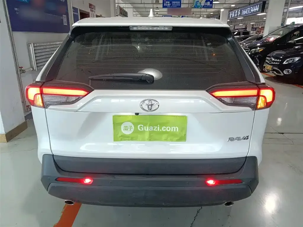 Toyota RAV4 — фото 5