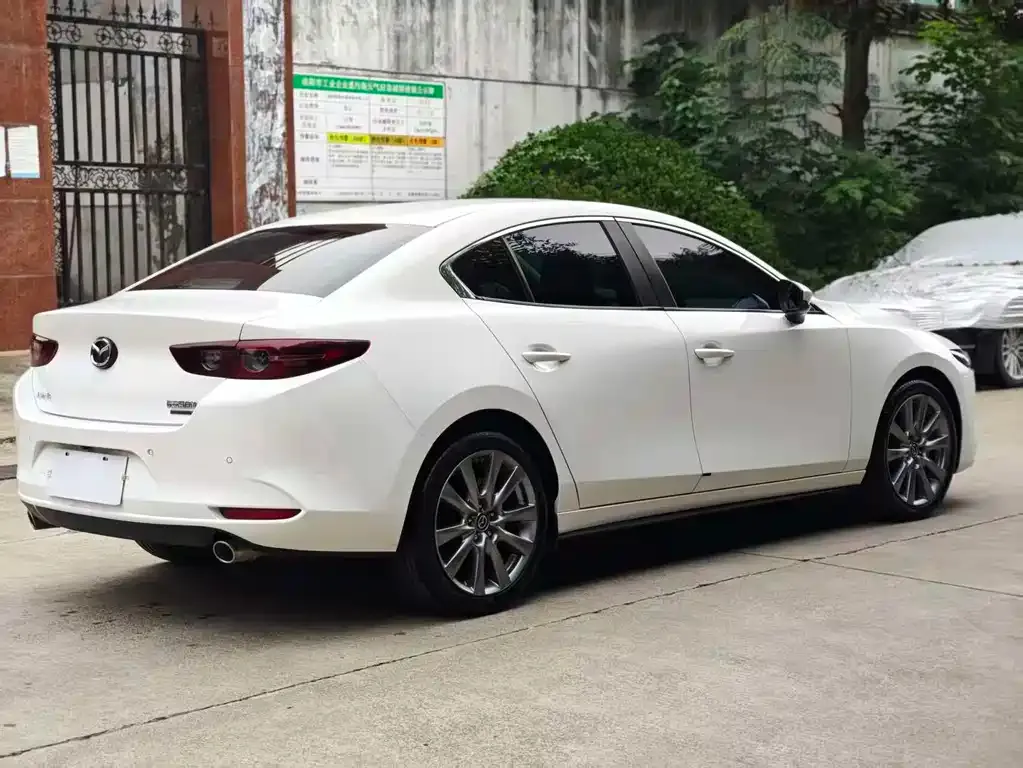 Mazda 3 Axela — фото 4