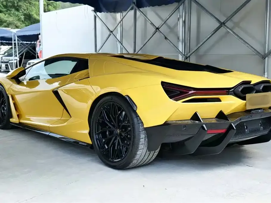 Lamborghini Revuelto — фото 3