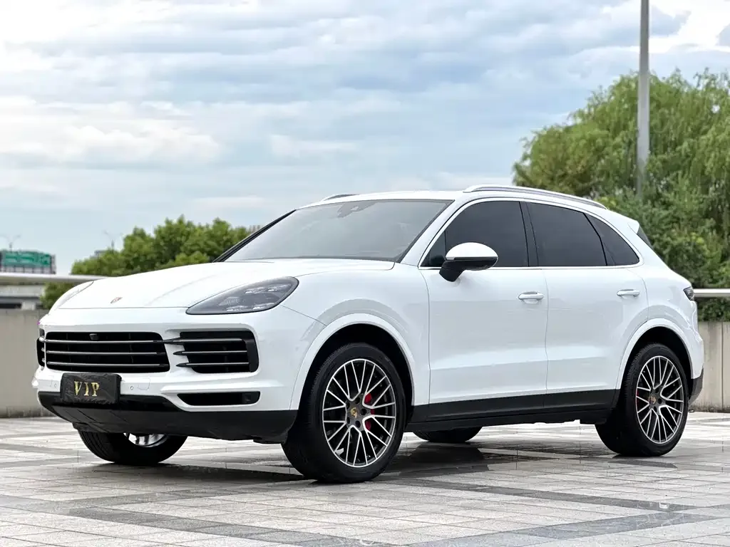 Porsche Cayenne — фото 1