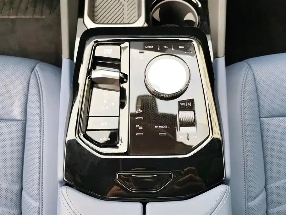 BMW i5 — фото 10