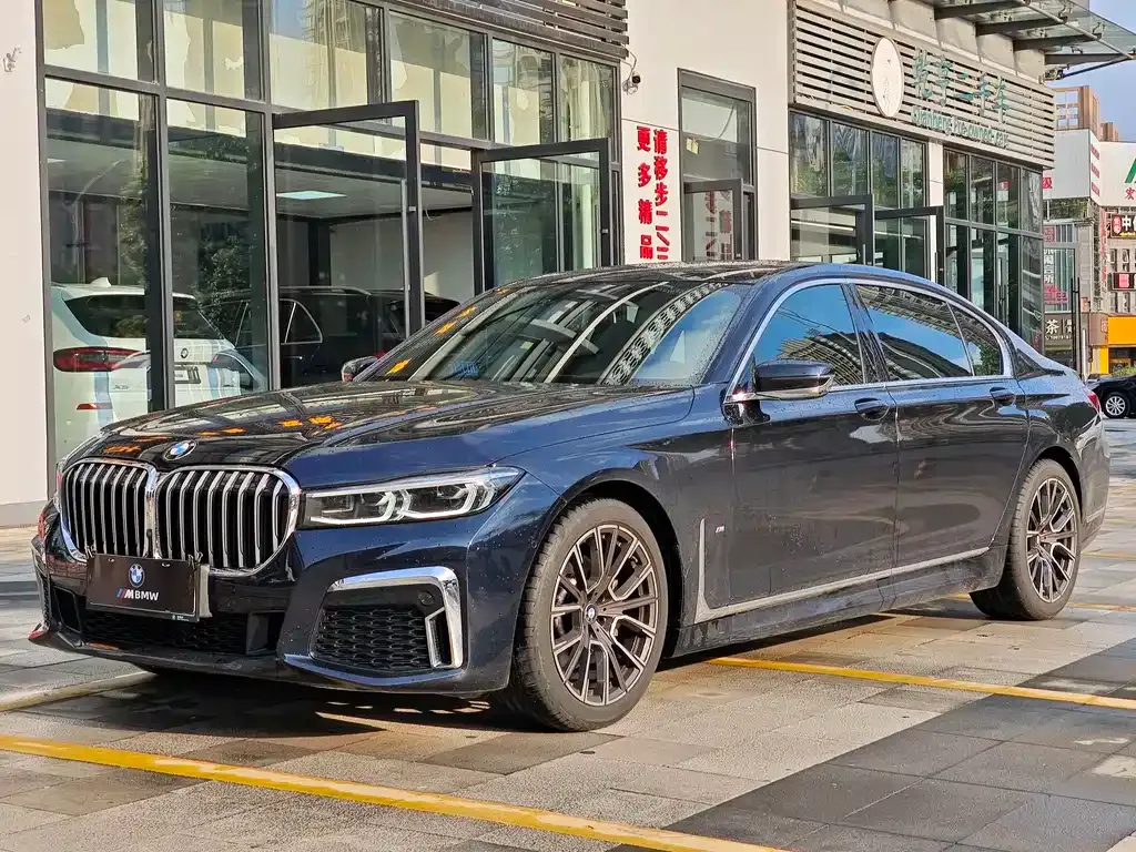 BMW 7 Series — фото 1
