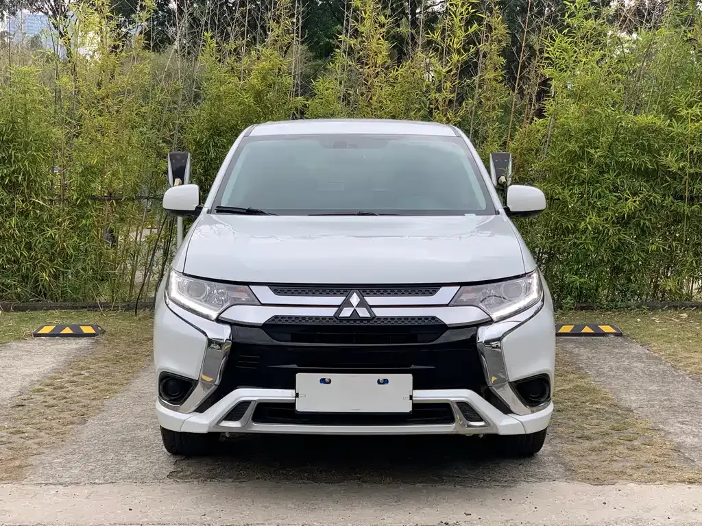 Mitsubishi Outlander — фото 2