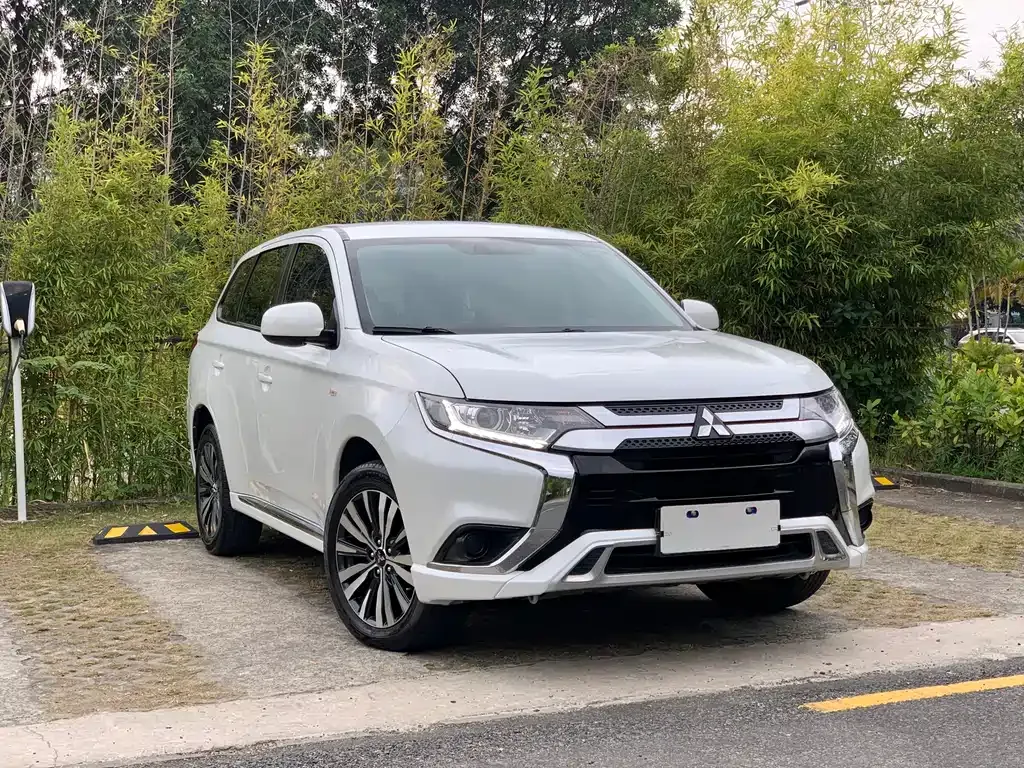 Mitsubishi Outlander — фото 3