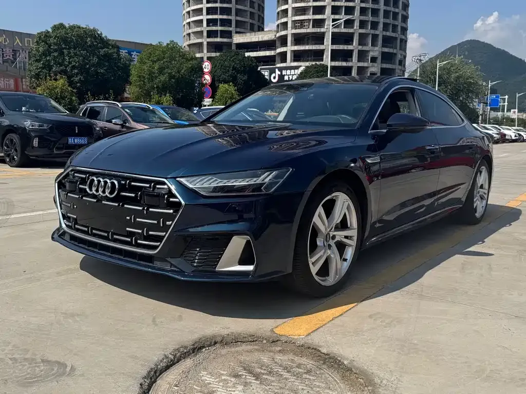 Audi A7L — фото 1