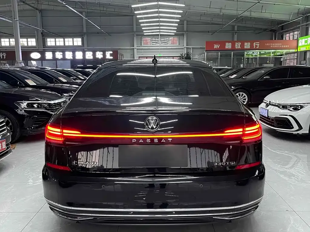 Volkswagen Passat — фото 5