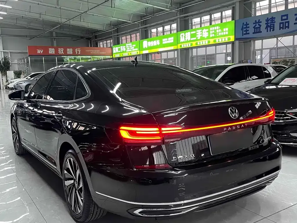 Volkswagen Passat — фото 6