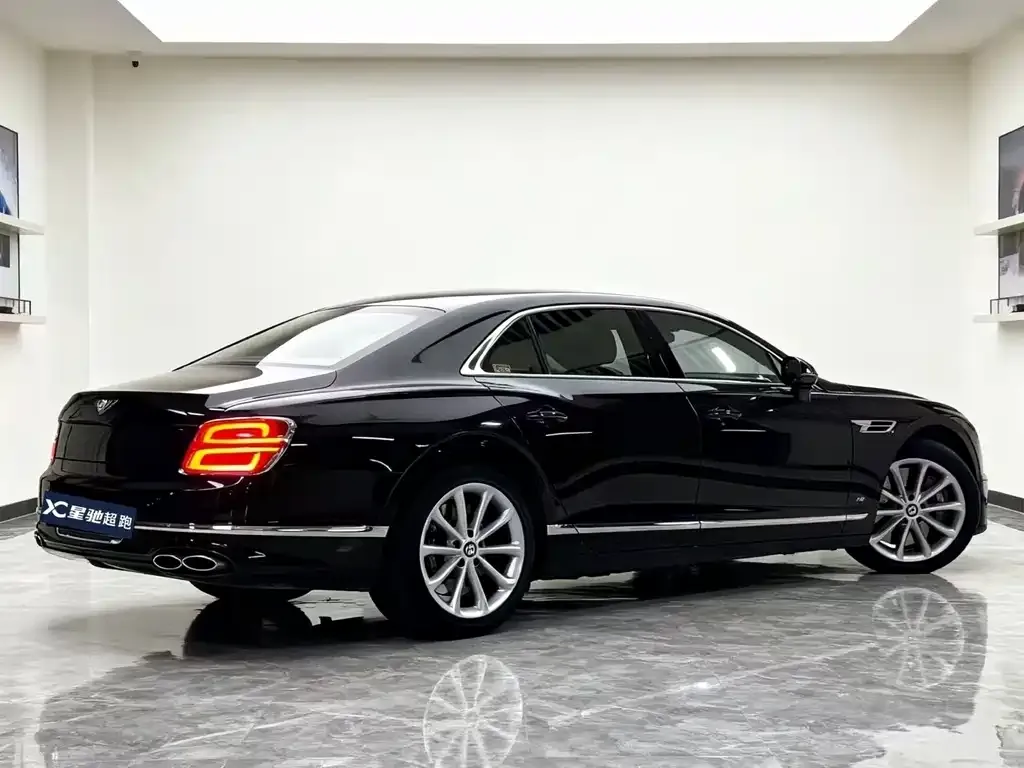 Bentley Flying Spur — фото 3