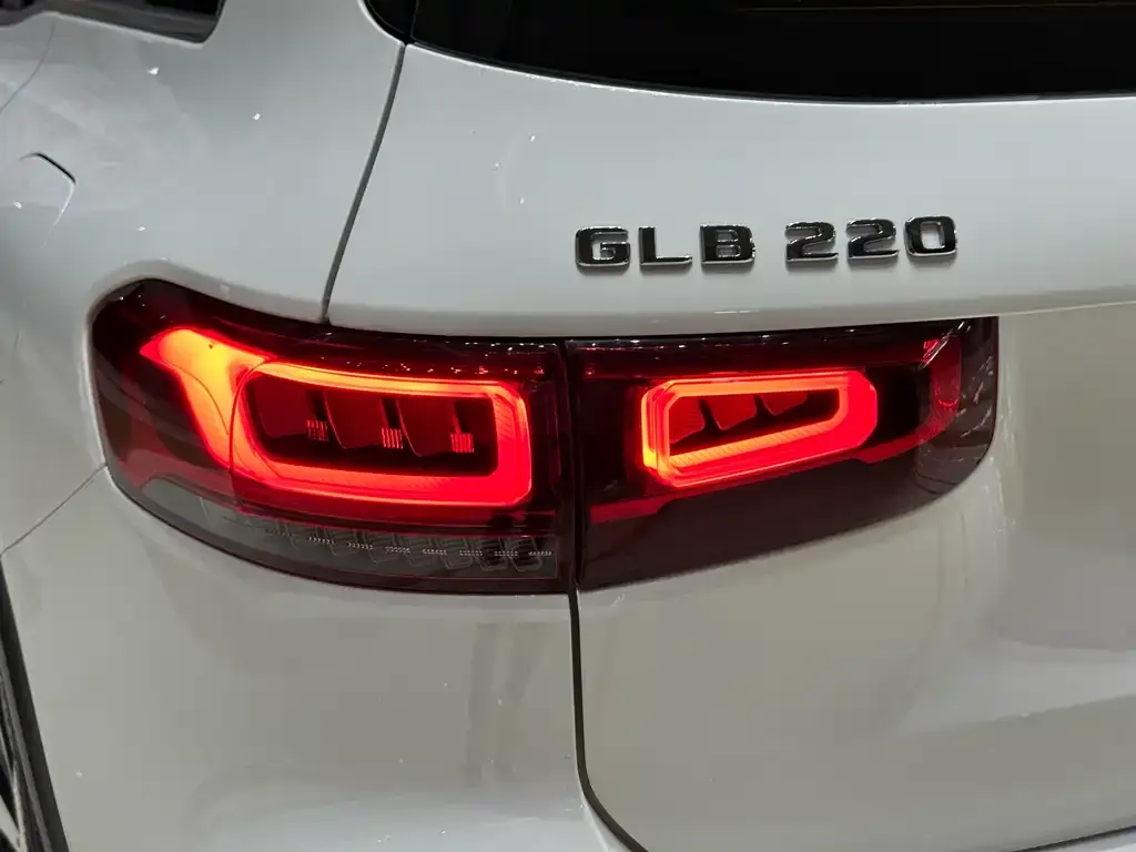 Mercedes-Benz GLB — фото 10