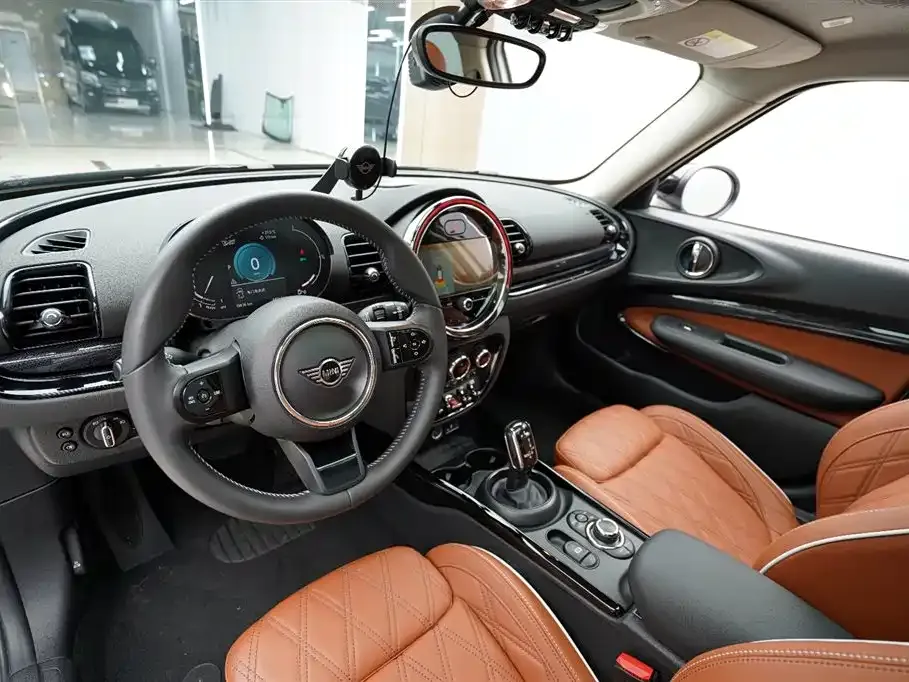 MINI Clubman — фото 3