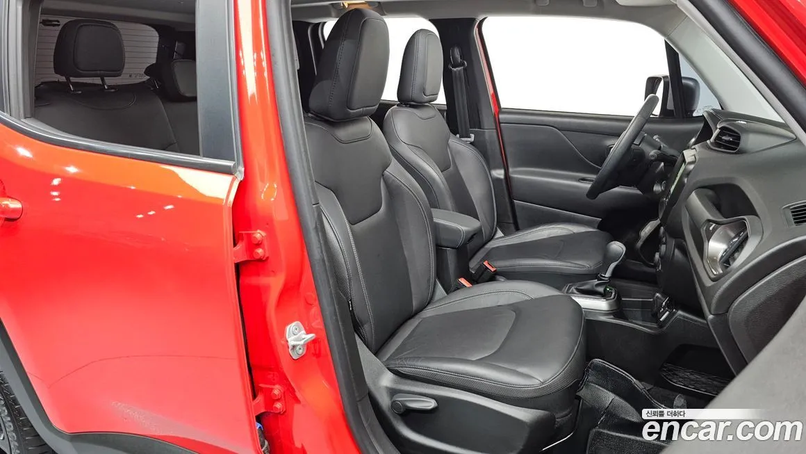 Jeep Renegade — фото 10