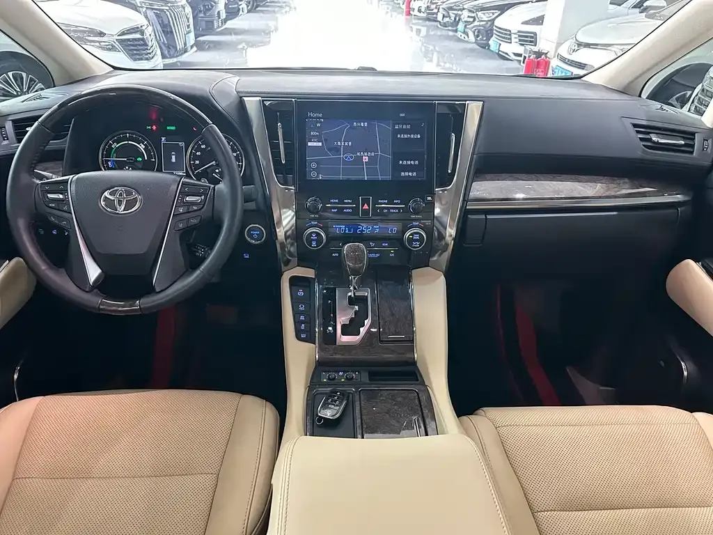 Toyota Alphard — фото 10