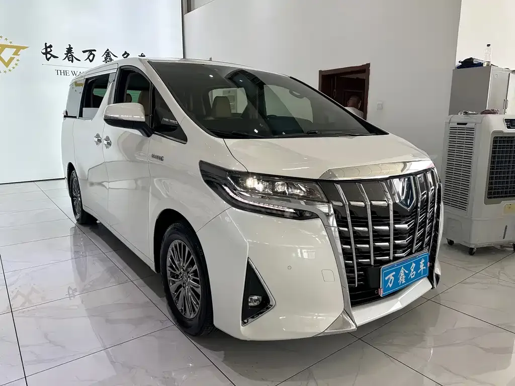 Toyota Alphard — фото 3