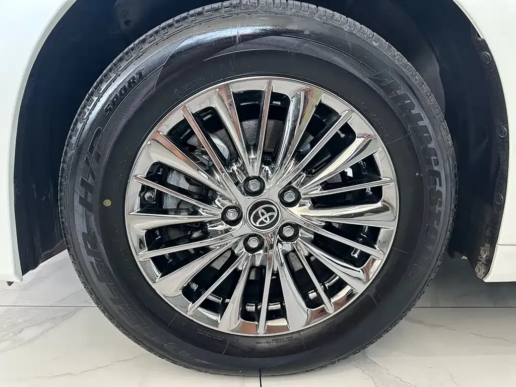 Toyota Alphard — фото 4
