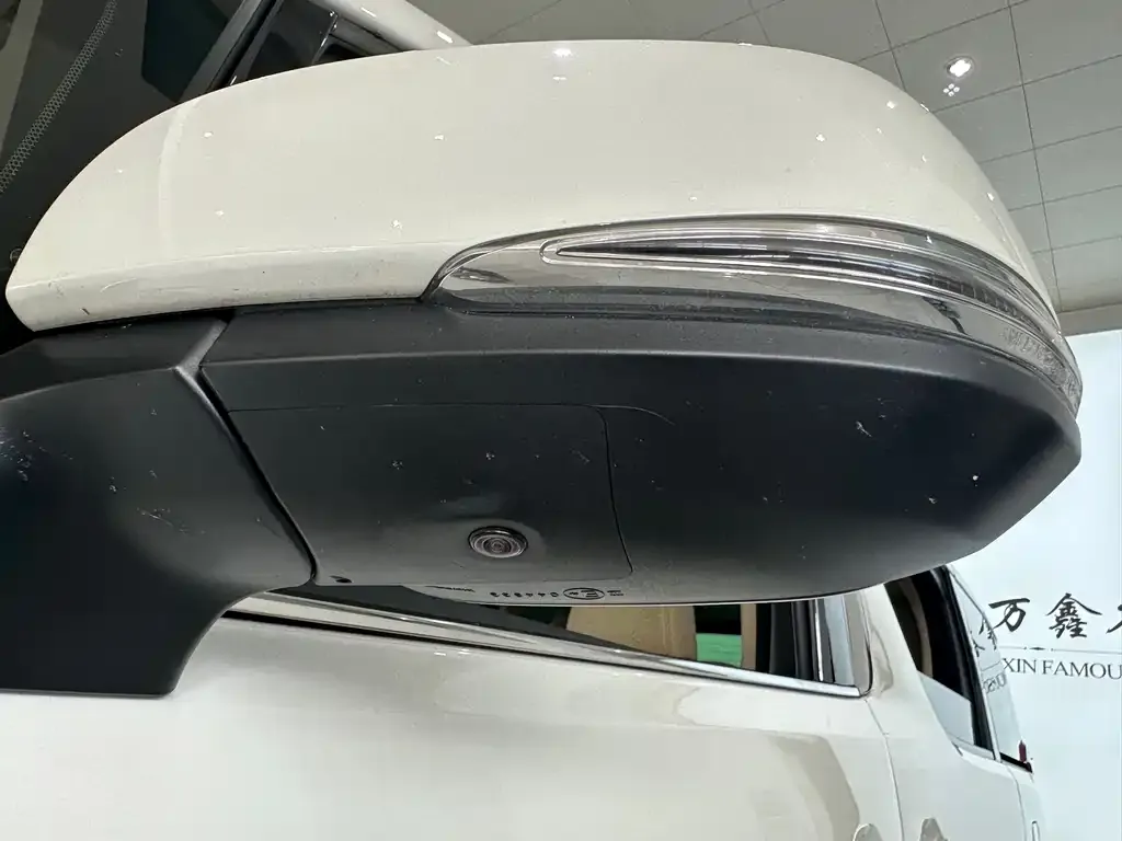 Toyota Alphard — фото 5