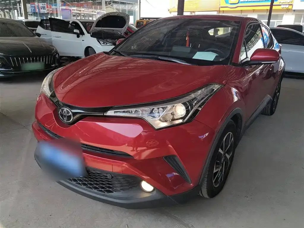 Toyota C-HR — фото 1