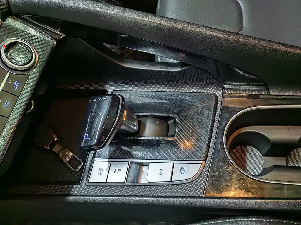 Hyundai Elantra — фото 10
