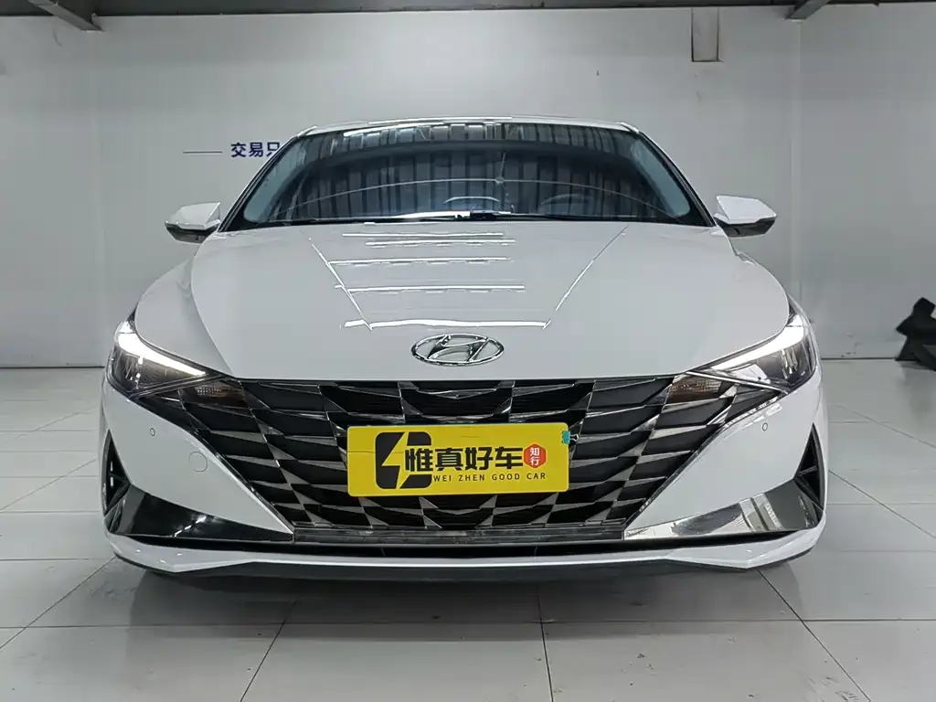 Hyundai Elantra — фото 2