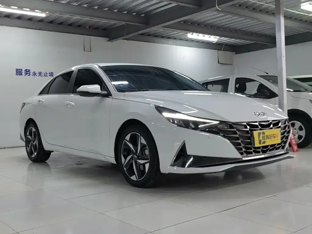 Hyundai Elantra — фото 3