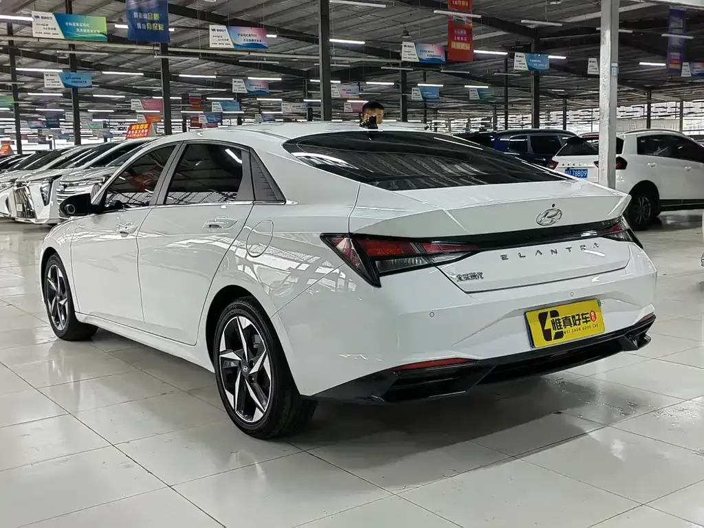 Hyundai Elantra — фото 4