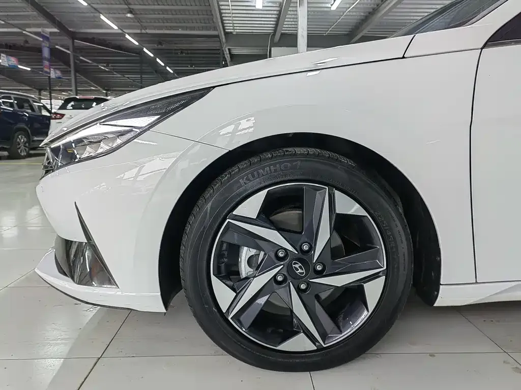 Hyundai Elantra — фото 7