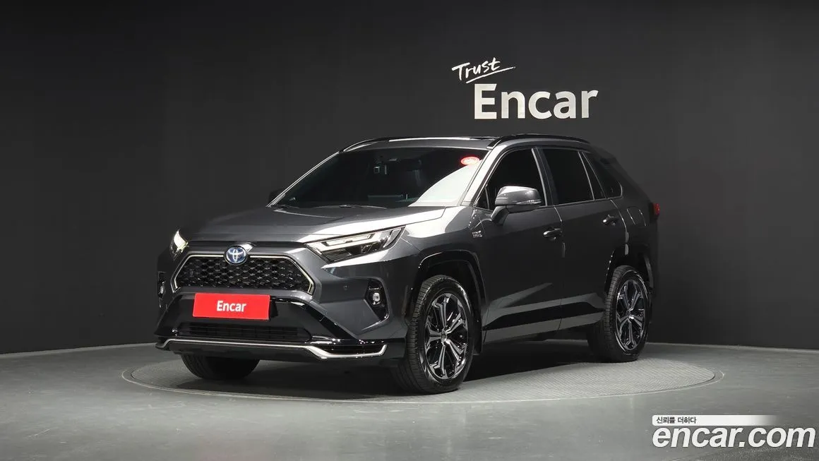Toyota RAV4 — фото 1
